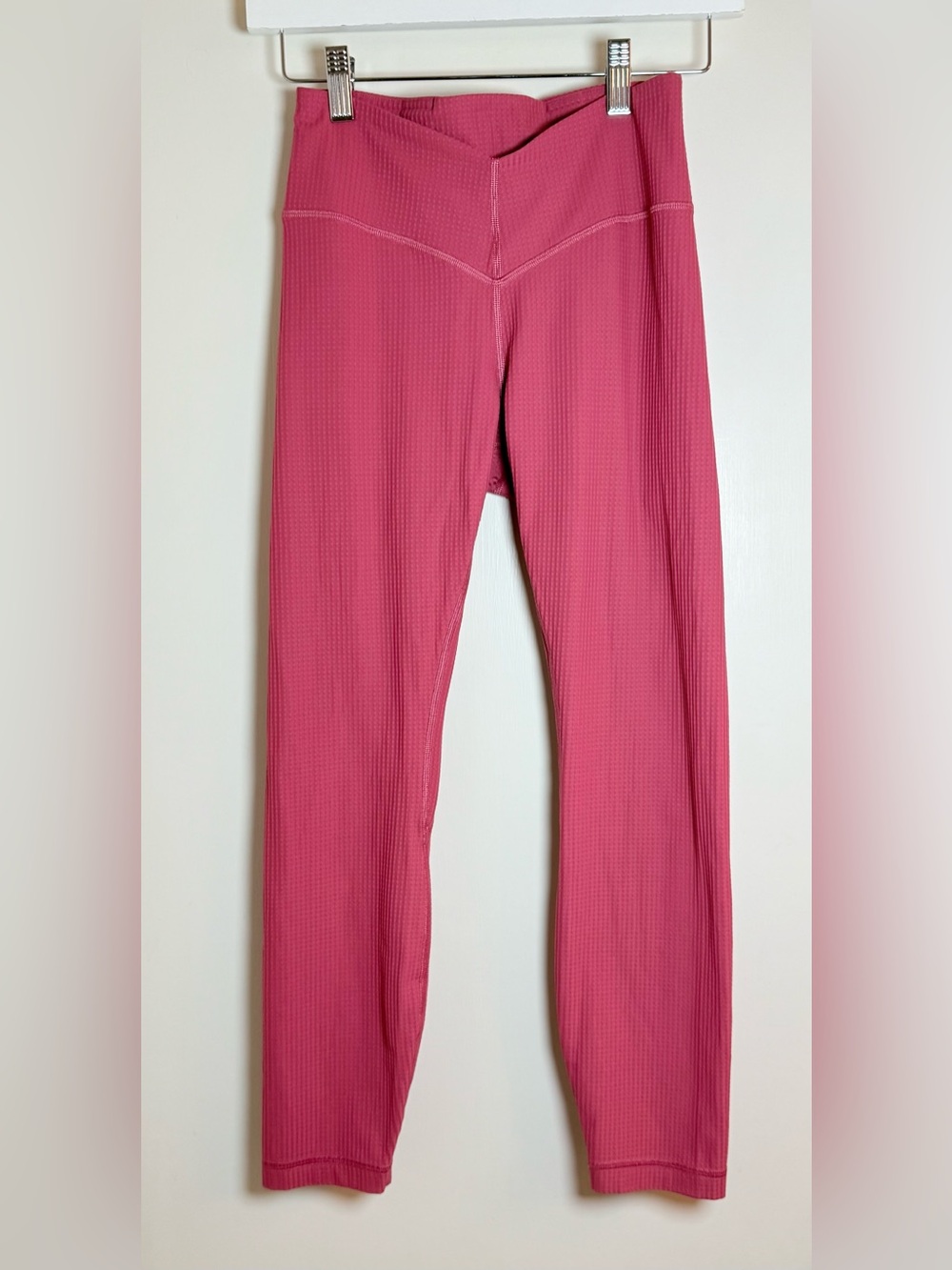 Lululemon V-Waist Yoga Tight 25 Grid Texture
Vintage Rose Sz 6 - Picture 3 of 9